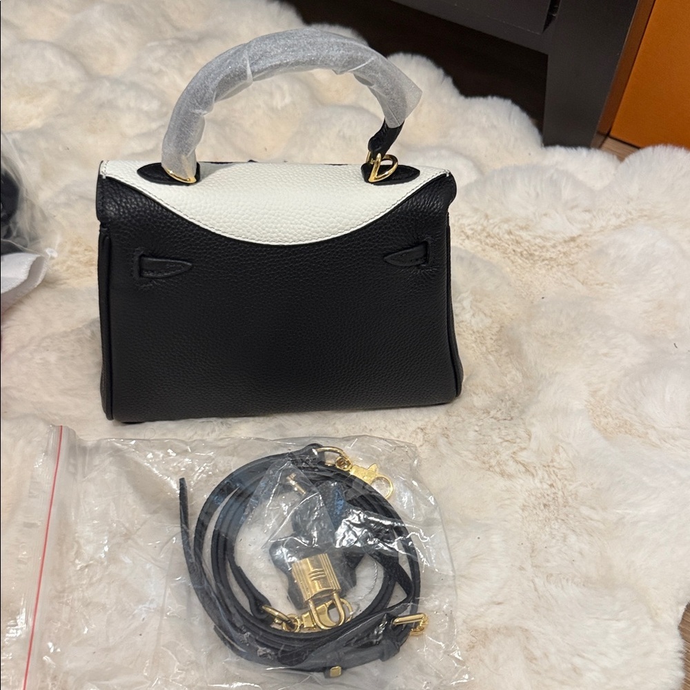 Black and White genuine leather mini Panda Design Handbag - Picture 9 of 14